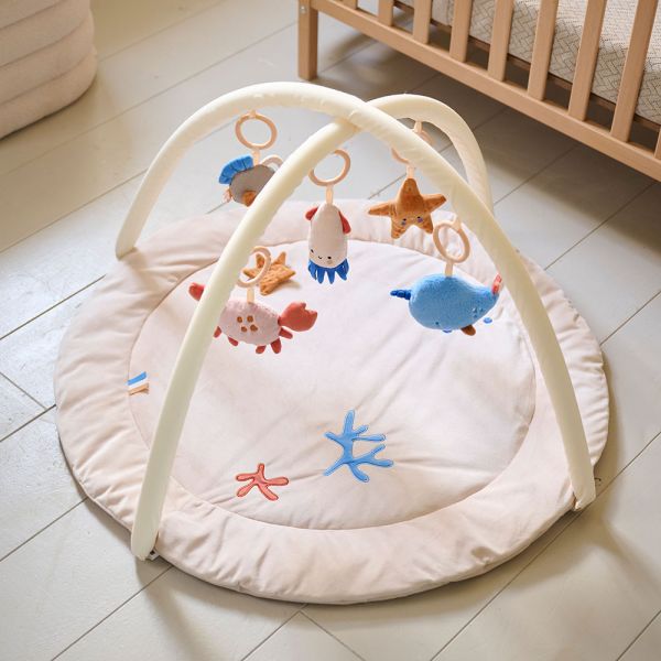 Babygym beige met speeltjes van 83x50 cm van Petite Amélie