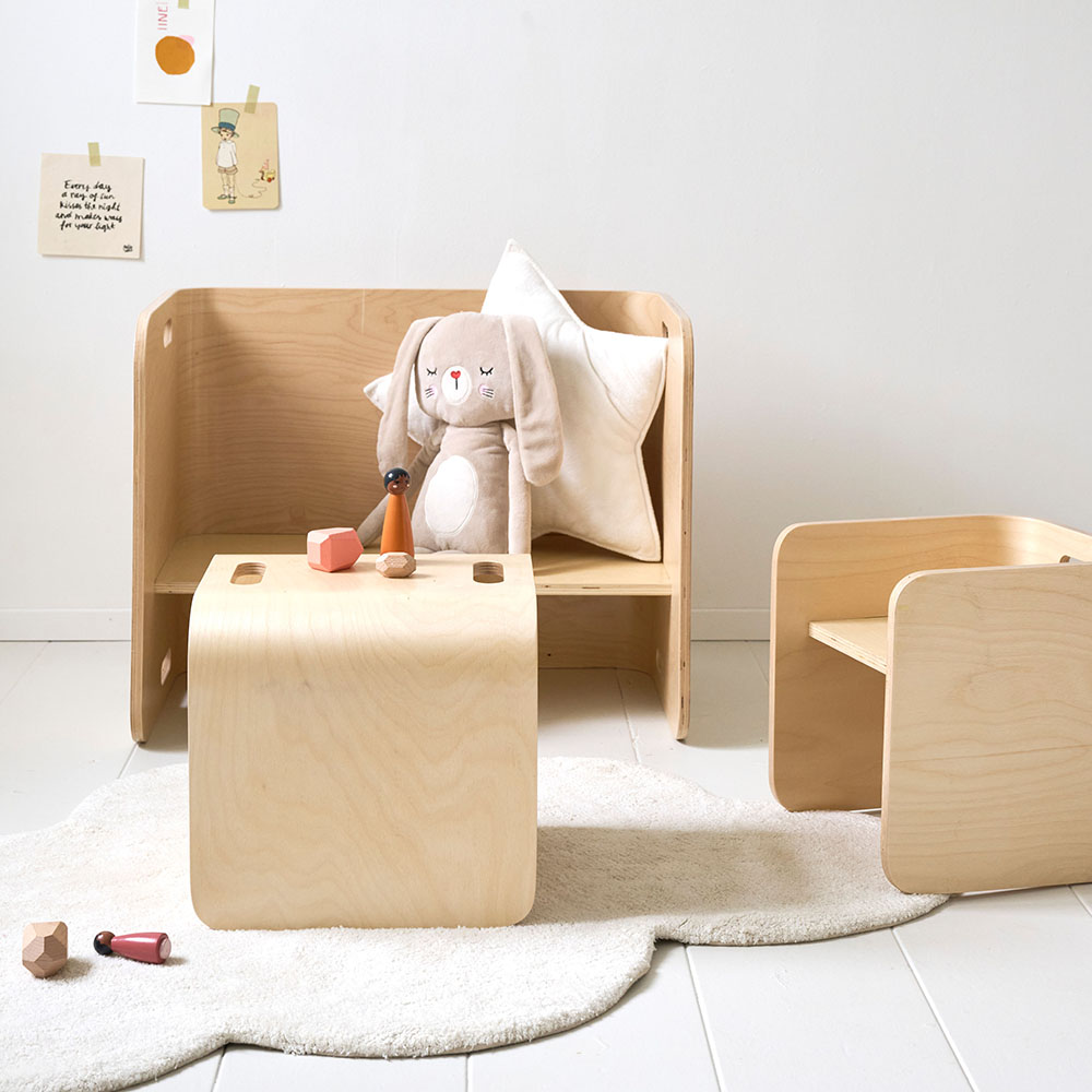 Multifunctionele set van een kindertafel en twee stoeltjes «Playwood»